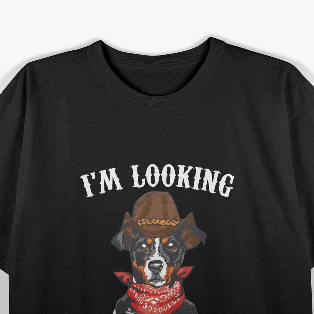 I'm Lookin For The Man That Shot My Paw T-Shirt