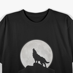 Wolf Howling at Moon – Retro Vintage Wildlife T-Shirt