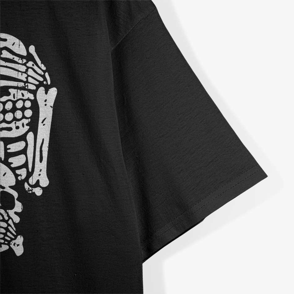 Three Wise Skeletons – Funny Halloween Party Spooky Joke T-Shirt