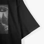 Bigfoot vs. Aliens: Funny UFO Sasquatch Encounter T-Shirt