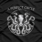 Perfect Circle Octopus: Mysterious & Nautical Aesthetic T-Shirt