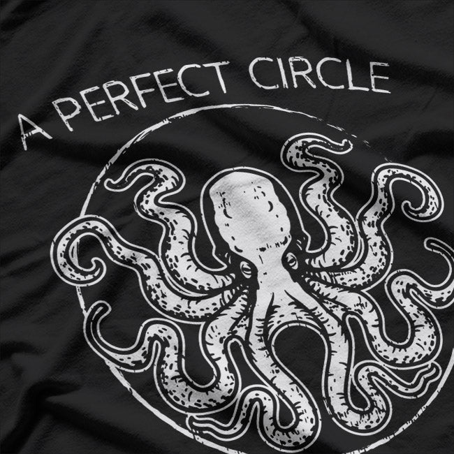 Perfect Circle Octopus: Mysterious & Nautical Aesthetic T-Shirt