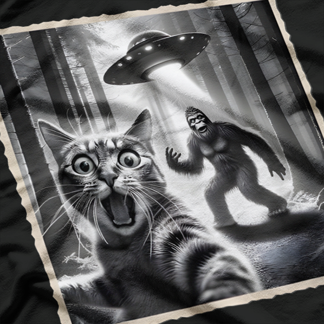 Bigfoot, UFO & Cat Selfie – Cryptid Comedy Mashup Love T-Shirt